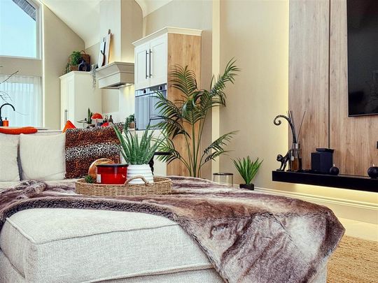 5 bedroom detached house to rent - Photo 1