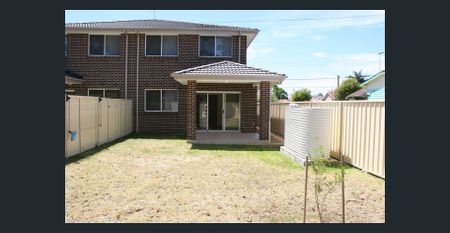 Great Location - 4 Bedroom Duplex - Photo 4