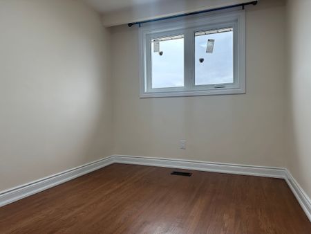 For Lease - 7490 Middleshire Drive, Mississauga, Ontario - Photo 3