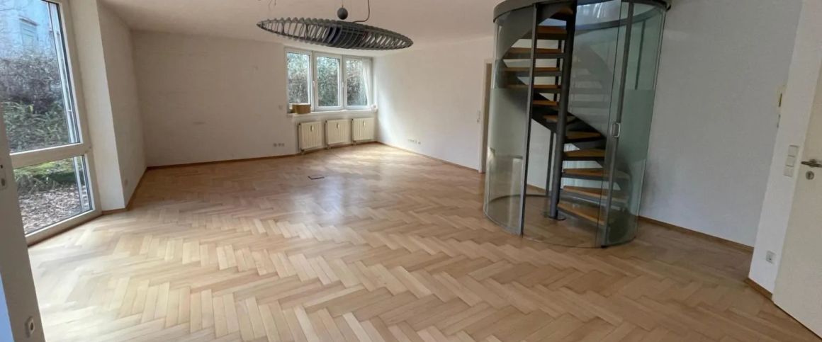 große Wohnung auf 2 Ebenen in ruhiger und exklusiver Stadtrandlage - Photo 1