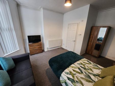 1 bedroom in a house share to rent - Photo 5