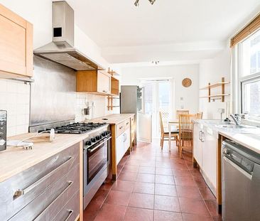 3 bedroom end of terrace house to rent - Photo 6