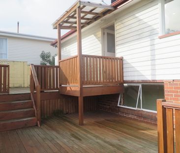 12 Cedar Street Lindisfarne TAS 7015 Australia - Photo 3