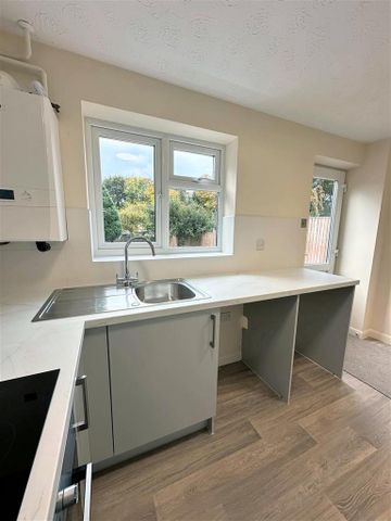 3 bedroom semi-detached house to rent - Photo 5