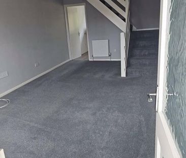 2 bedroom end of terrace house to rent - Photo 3