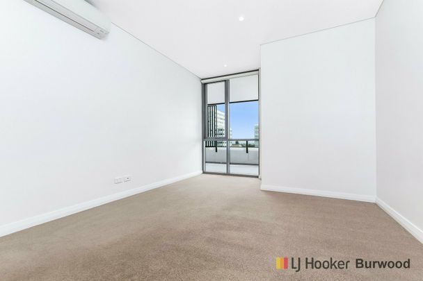 Large and Modern 2 Bedroom Apartment ! - Photo 1