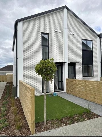 New built town house with parking - Photo 4