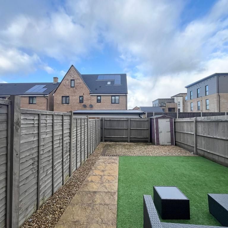 3 bedroom semi-detached house to rent - Photo 1