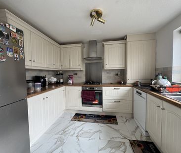 Slattenham Close, Aylesbury - Photo 3