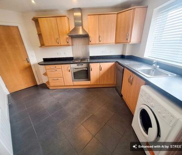 2 bedroom flat to rent - Photo 2