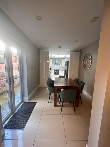 6 Bed End Terrace, Balfour Road, NG7 - Photo 4