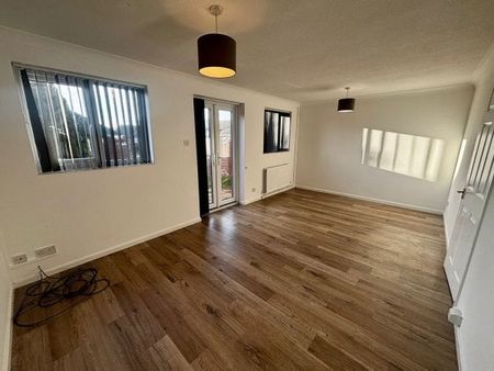 Bicton Avenue, Worcester, WR5 - Photo 2