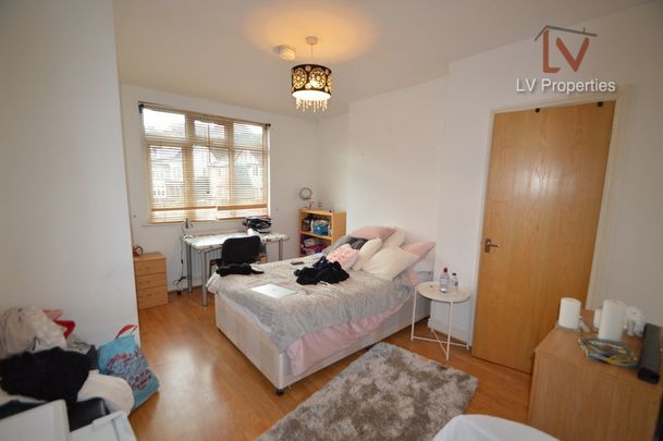 Estcourt Avenue - Photo 1