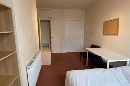 4 bedroom apartment to rent - Photo 4