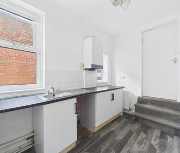 3 bedroom apartment to rent - Photo 6