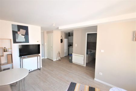Location Appartement 2 pièces 43m² NEUVILLE SUR SAONE 69250 - Photo 2