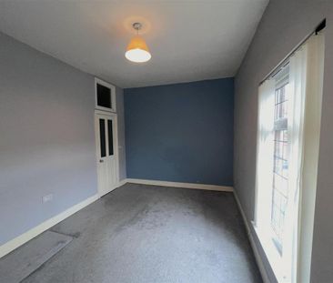 3 bedroom end of terrace house to rent - Photo 3