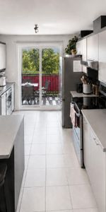 4½ MODERNE À LOUER | 2 STATIONNEMENTS | PRÈS DU CHUS - Photo 3