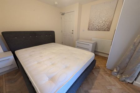 Room 2 @ Cartwright Way, Beeston, NG9 1RL - Photo 2