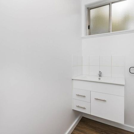 Renovated with plenty of modern conveniences - Photo 4