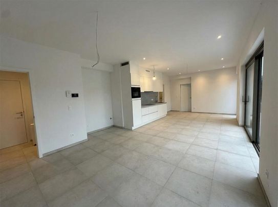 Ruim appartement met tuin en één slaapkamer - Photo 1