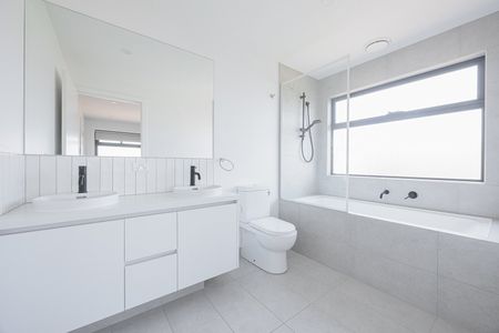 2/1 Taylors Avenue, Reservoir VIC 3073 - Photo 3