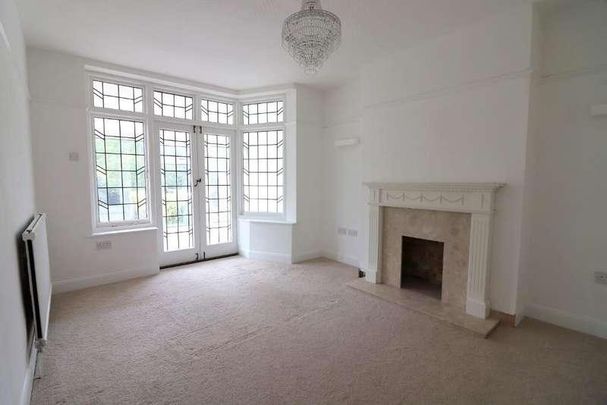 Manton Drive, Luton, Bedfordshire, LU2 - Photo 1