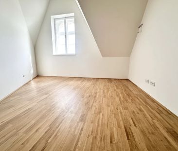 TOP Sanierte Wohnung im Dachgeschoss - Mit Schlossbergaussicht - Foto 4