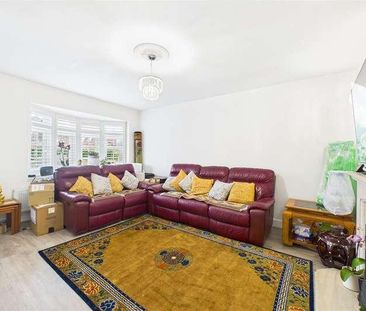Woburn Avenue, Farnborough, Hampshire, GU14 - Photo 1