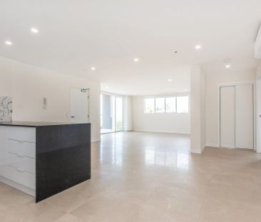 Stunning New 3-Bedroom Unit with Spectacular Views of Moreton Bay! - Photo 3