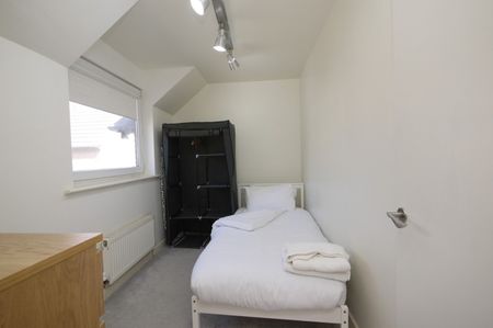 2 Bed End Terrace, St. Michaels Close, E16 - Photo 3