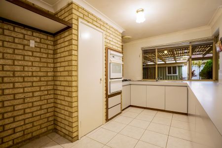 LARGE FAMILY HOME IN LEEMING HIGH SCHOOL ZONE! - Photo 4