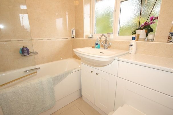 Brewery Road, Woking - Photo 1