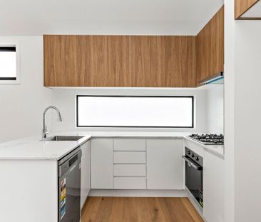 Modern Living in Prime Yarraville Location - Photo 5
