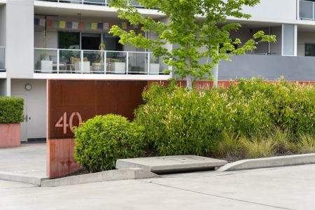 Spacious Apartment with Sweeping Views - Photo 3