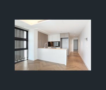 SUPER LUXE TWO BEDROOM APARTMENT - IN A VERY CONVENIENT LOCATION - Photo 5