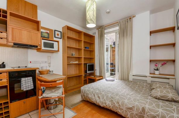 BILLS INCLUDED - Stylish Studio Apartment with Private Patio in West Kensington, London W14 - Photo 1