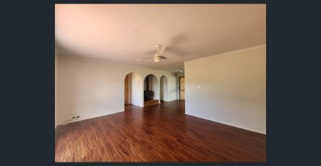 Family Home in Newtown - Photo 3