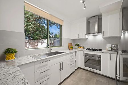 Three Bedroom Townhouse with Resort Style Living - Photo 5