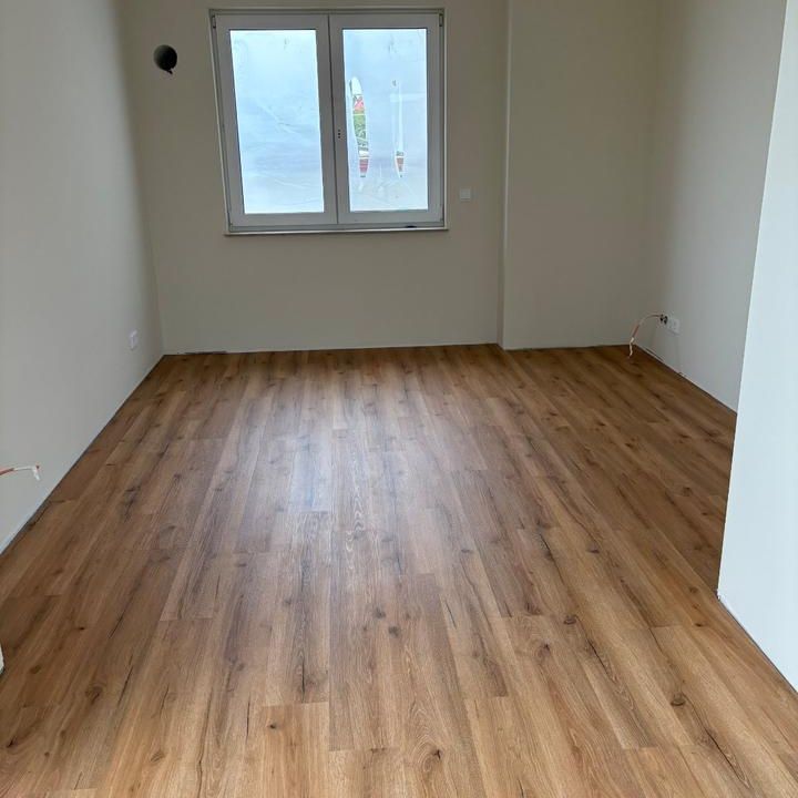 Moderne 3-Zimmer-Wohnung - Erstbezug im Terrassenhaus - Photo 1