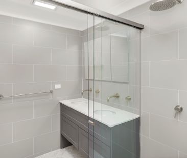 Luxury Townhouse In Prime Hurstville Location Available Now ! ! ! - Photo 5
