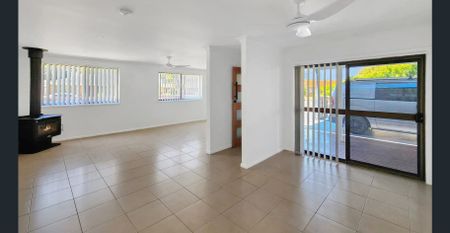 Newly renovated 3 bedroom home in Tuncurry! - Photo 2