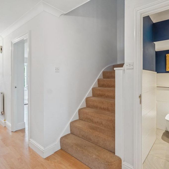 5 bedroom end of terrace house to rent - Photo 1