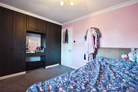 Pear Tree Road, Addlestone, Surrey, KT15 - Photo 3