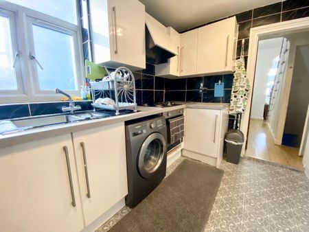 1 bedroom in a house share to rent - Photo 5