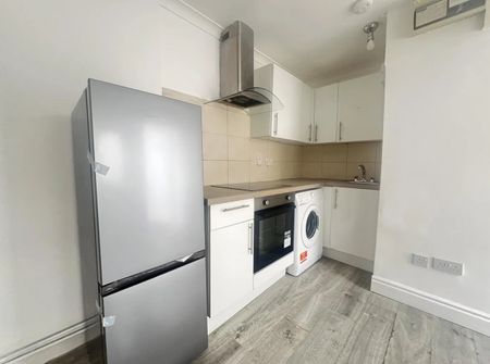 Studio Flat, Blackbird Hill, NW9 - Photo 2