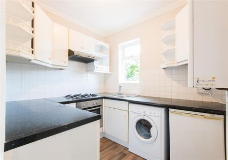 1 bedroom in a house share to rent - Photo 4