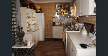 Great Location - 3 bedroom family home - Photo 5