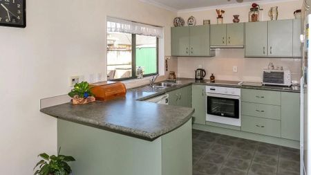 Charming 3BR Home with Garden in Papakura - Photo 5
