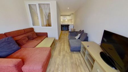 3 bedroom apartment to rent - Photo 2